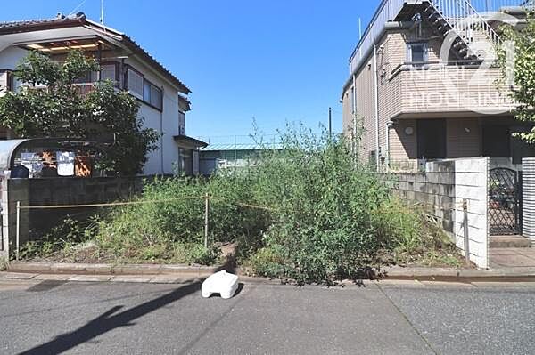 前面道路含む現地写真です