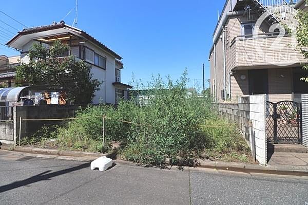 前面道路含む現地写真です