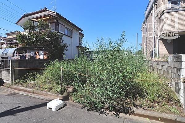 前面道路含む現地写真です