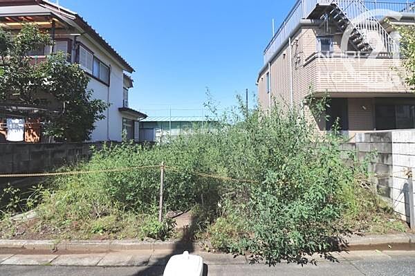 前面道路含む現地写真です