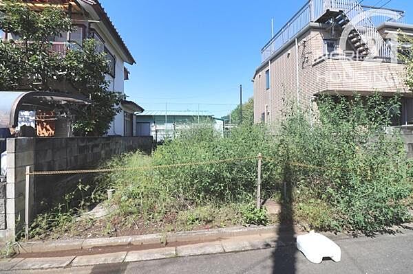 前面道路含む現地写真です