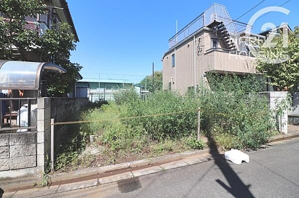前面道路含む現地写真です