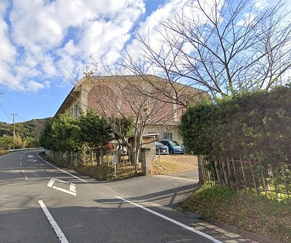 西岬幼稚園まで1781m