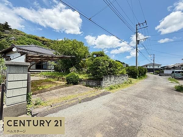 落ち着いた住環境の前面道路