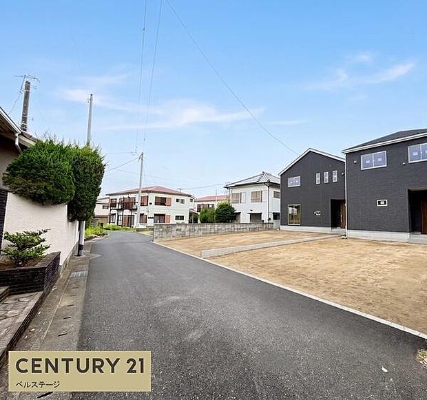 閑静な住宅街で子育ても安心の住環境です。車通りも少なくお子様の登下校や毎日の送り迎えも安全な好立地です!