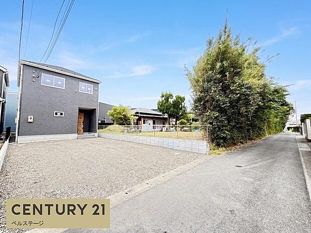 JR館山駅まで徒歩15分！毎日の通勤通学にも便利な閑静な住宅街です！日当たりも良く明るいので安心ですね！！