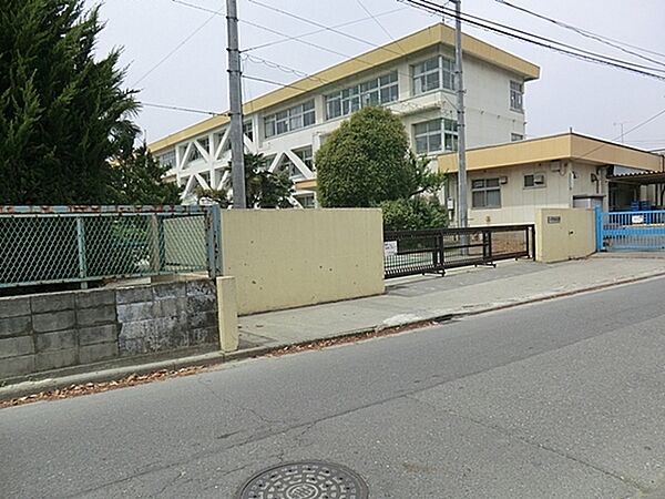 八王子市立散田小学校まで945m