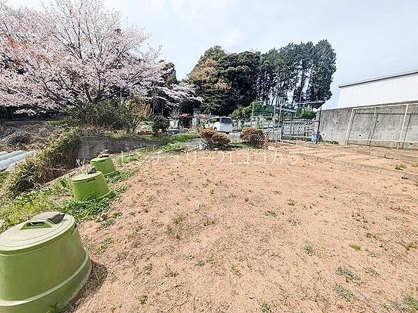 広々とした44坪の敷地。資材置場などとしてもご活用いただけます。