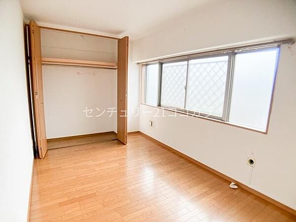2階洋室約6.1帖