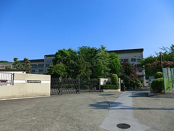 八王子市立中山中学校まで850m