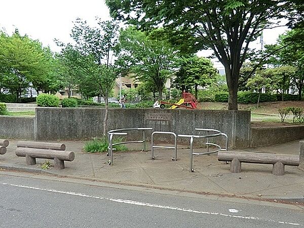 松木峰ヶ谷戸公園まで1560m