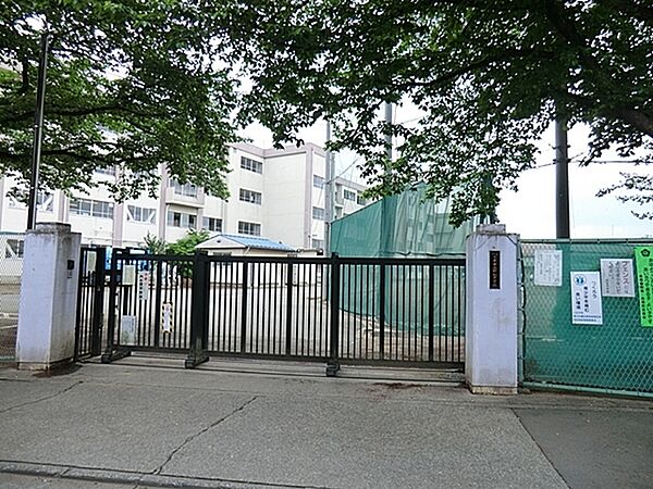 八王子市立四谷中学校まで1100m
