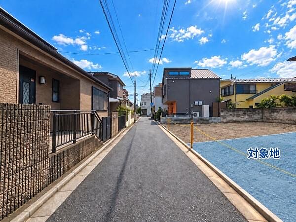 交通量が少なく静かな前面道路です！ 車の通り抜けがほとんどないため、プライバシーが守られ、小さなお子様のお見送りも安心。落ち着いた住環境で新しい生活をスタートしませんか？現地見学受付中です。