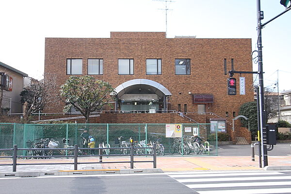 豊島区立池袋図書館まで384m