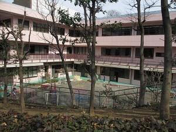 新宿区立おちごなかい子ども園乳児園舎まで188m