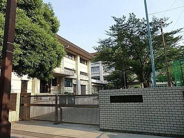 練馬区立光が丘第三中学校まで300m