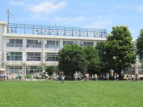 練馬区立中村小学校まで793m