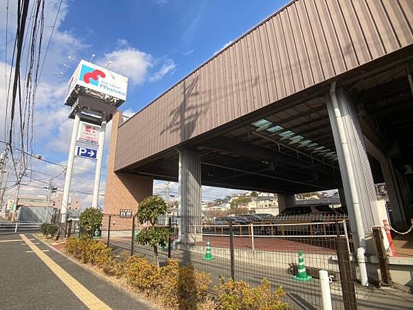 万代生駒店まで1583m