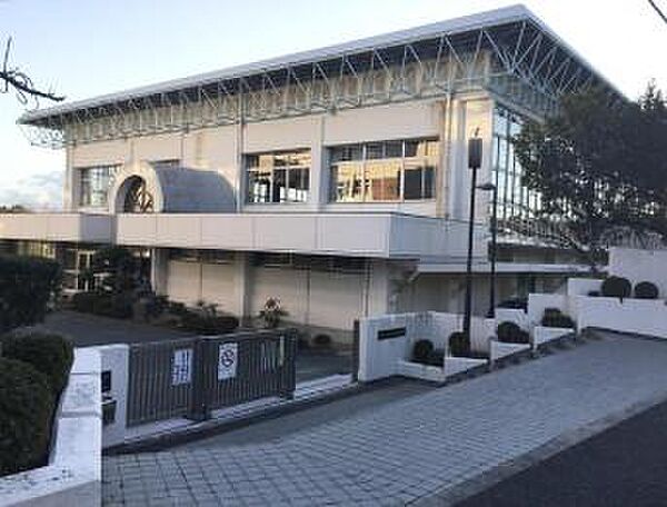 生駒市立鹿ノ台中学校まで1110m