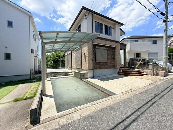 最寄りの駅前にはイオンモールがあり、生活至便の環境です♪