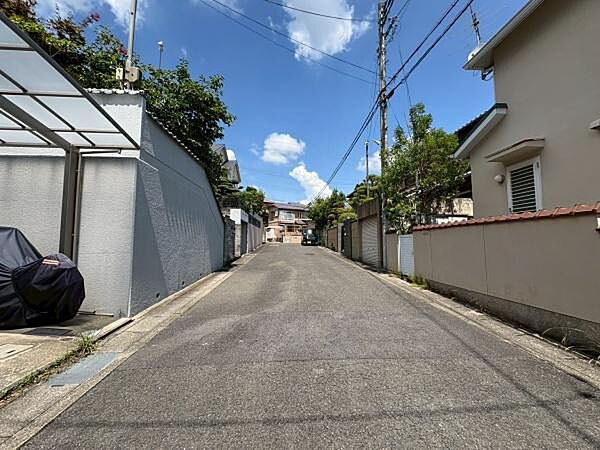 前面道路は広く、ゆとりのある住宅地内です♪