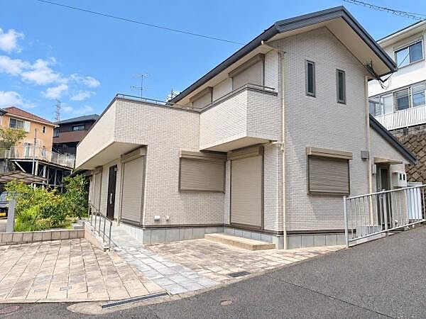 新築時に長期優良住宅や耐震等級3を取得しております。南東角地で日当たり良好。