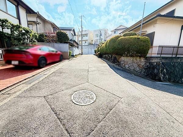 前面道路写真です♪道路幅員約5.0ｍの為、駐車も楽々です！