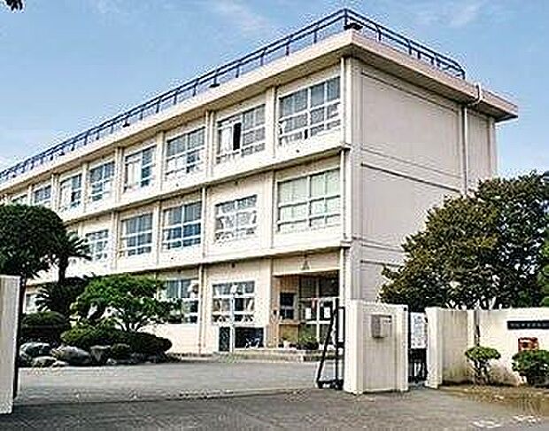 平塚市真土小学校まで600m