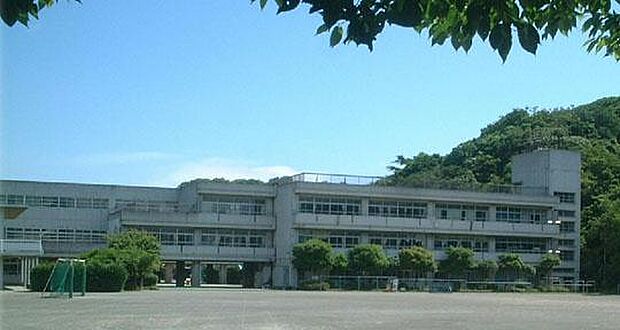 横浜市立間門小学校まで1400m