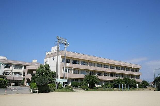 二宮中学校まで1900m