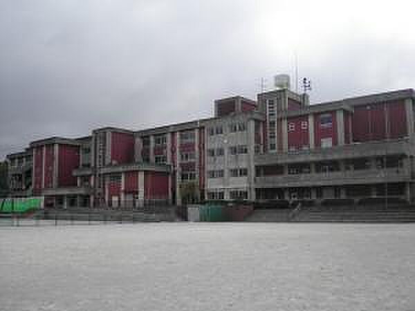 高倉中学校まで1700m