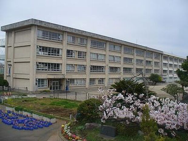 茅ヶ崎市立梅田小学校まで750m