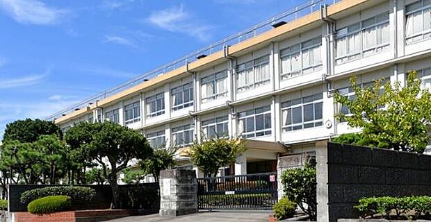 平塚市立浜岳中学校まで650m