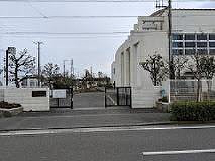 石川小学校まで1000m