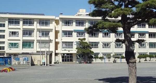 藤沢市立片瀬小学校まで100m