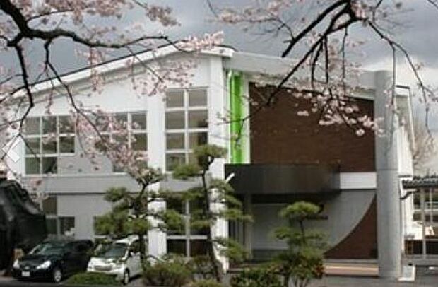 座間市立西中学校まで150m