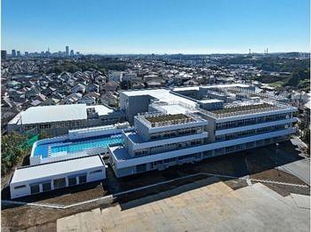 横浜市立上菅田笹の丘小学校まで900m