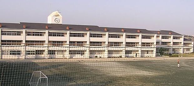 藤沢市立湘洋中学校まで1300m