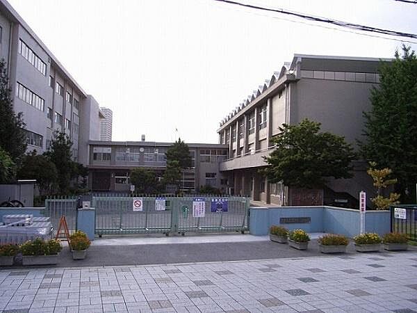 草津市立草津第二小学校まで730m