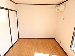 フラットこなん A棟 202号室 2階1Kのリビング/ダイニング