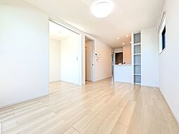 イーストウィン水野 A 201号室 2階2LDKのリビング/ダイニング