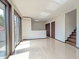 ABRAXAS E 3LDKのリビング/ダイニング