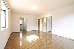 キャトルセゾン A棟 102号室 1階2LDKのリビング/ダイニング