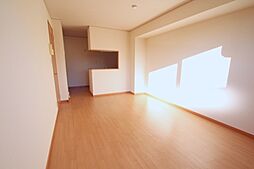 グレースフル東大島 302号室 3階2LDKのリビング/ダイニング