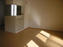 メイプルヒル I棟 201号室 2階2LDKのリビング/ダイニング