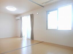 プリムローズ B 201号室 2階2DKのリビング/ダイニング