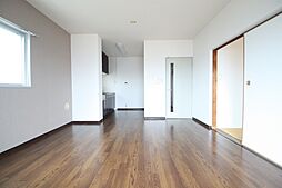 ガーデンプラトー河和田 C棟 402号室 4階3LDKのリビング/ダイニング