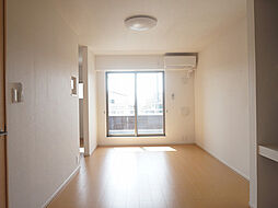 ラ・トゥール II 201号室 2階1LDKのリビング/ダイニング