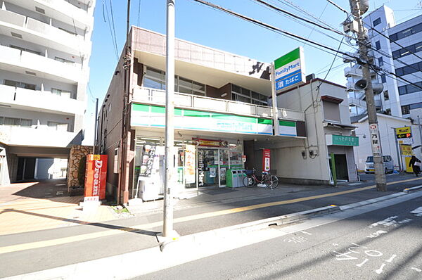 ファミリーマート妻屋所沢店（400m）
