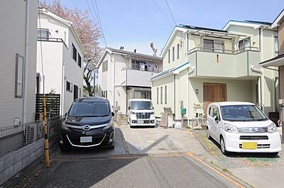 外観:カースペース2台 外観:カースペース2台